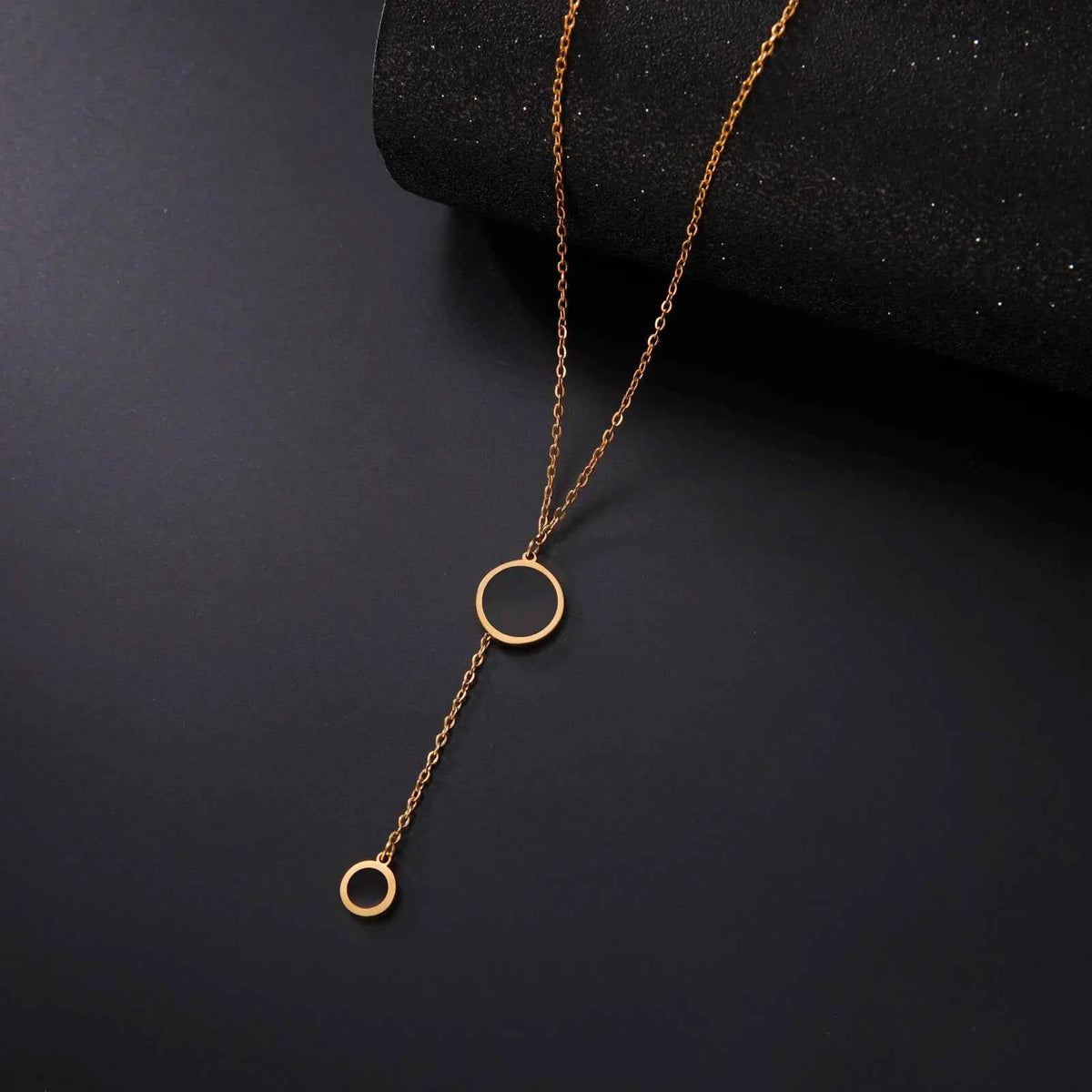 Elevate Your Style with the Cazador Multilayers Snake Chain Necklace