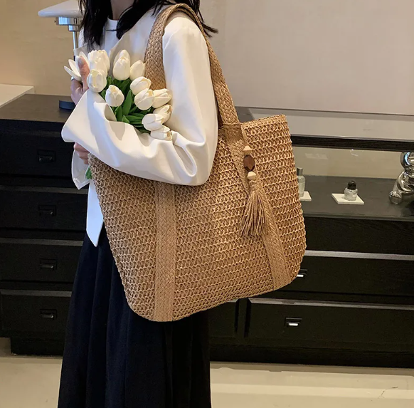 Women's Paper-Straw Shoulder Tote with Tassel Accent